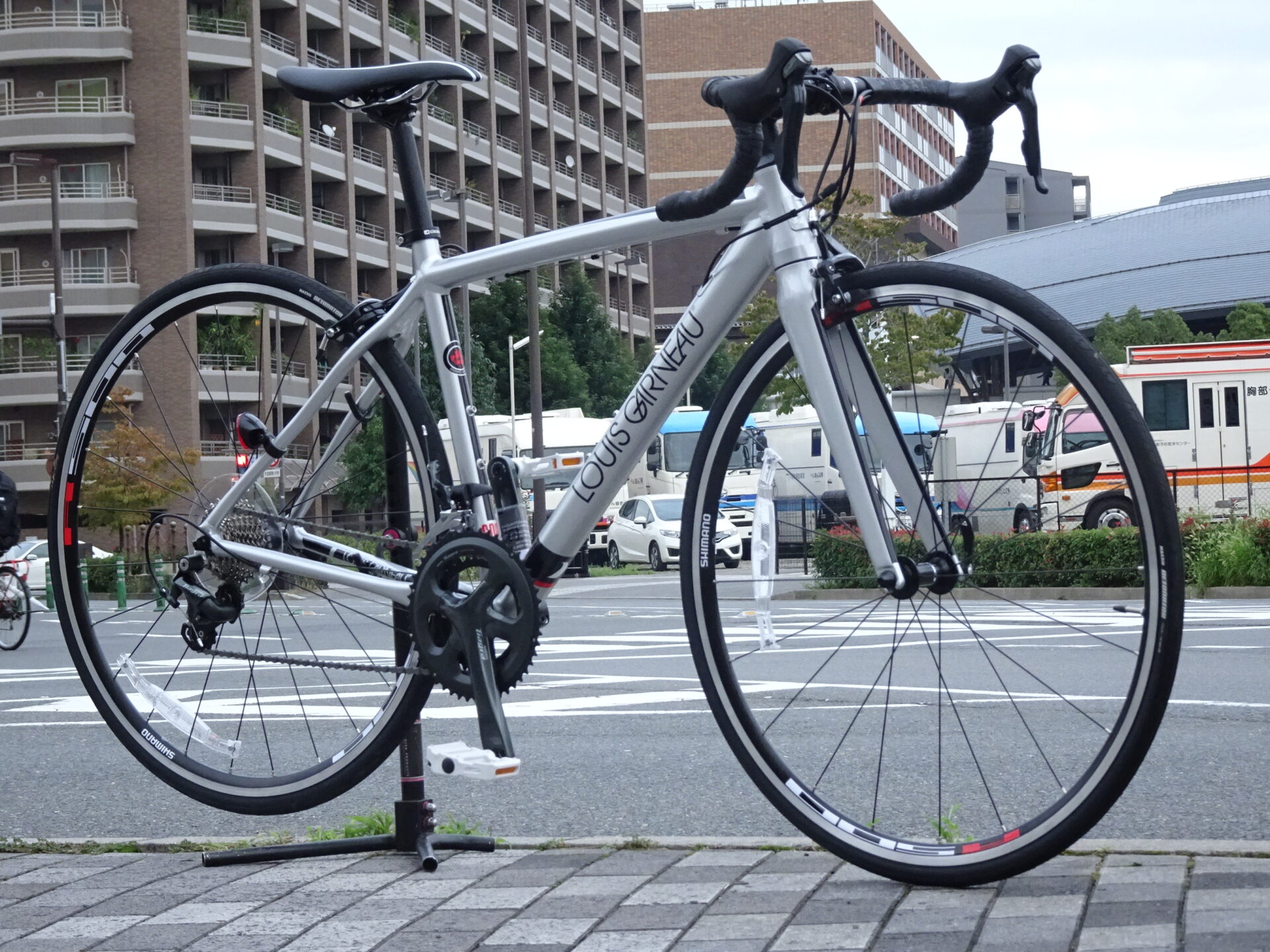 大特価sale アルミロードバイクが型落ちで半額 Louis Garneau Lgs Ctrのご紹介 京都の中古自転車 新車販売 サイクルショップ エイリン