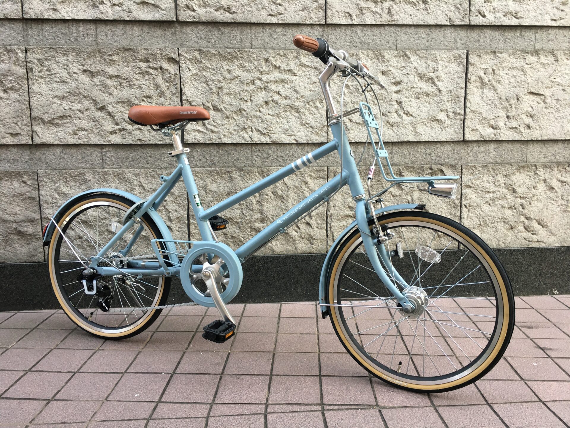 デザインもおしゃれで京都の街並みにピッタリの小径自転車 小回りも効きやすく頑丈な設計で長年寄り添ってくれる Bridgestone Markrosa M7 ブリヂストン マークローザ エム セブン をご紹介 エイリン四条店 京都の中古自転車 新車販売 サイクルショップ エイリン